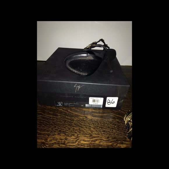 Size 8 Giuseppe Zanotti high heel - Picture 7 of 7